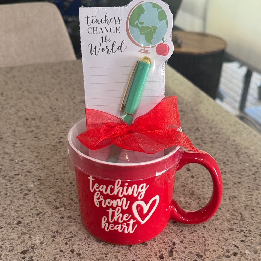 Eccolo Red Teaching Mug with Pen and Notepad. New